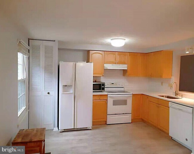 Building Photo - 503 Coral Reef Dr