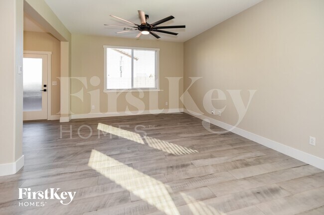 Foto del edificio - 7380 Benlomond Ave