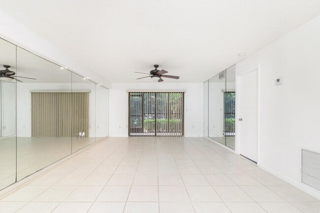 Building Photo - 3525 S Ocean Blvd