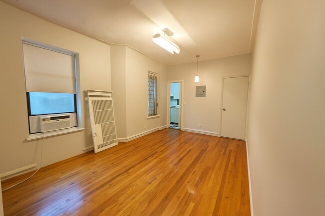 Building Photo - 668 Riverside Dr