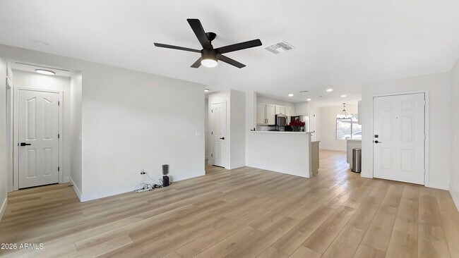 Foto del edificio - 16227 W Maui Ln