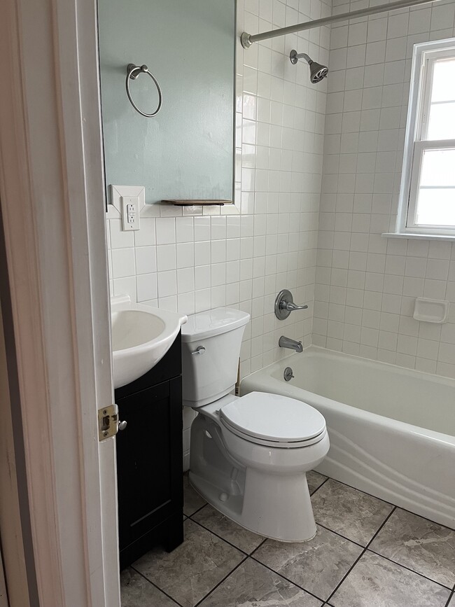 Building Photo - 134 Johnson St