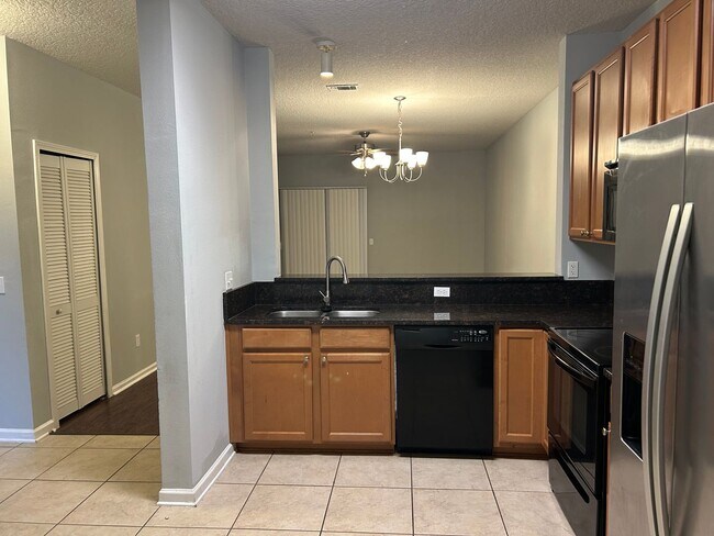 Foto del edificio - Nice 2B/2.5Bth Condo in Aberdeen in St Joh...