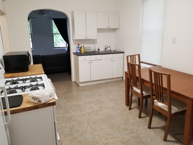 Kitchen toward living room - 1448 N Cleveland Ave