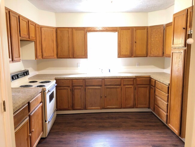 Building Photo - 3 bed, 1 bath Home