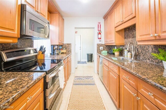 Foto del edificio - 3 br, 2 bath House - 2339 Hope St
