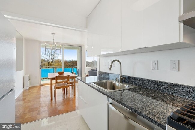 Photo - 10201 Grosvenor Pl Apartment