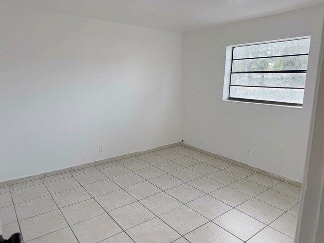 Foto del edificio - 6151 Eaton St