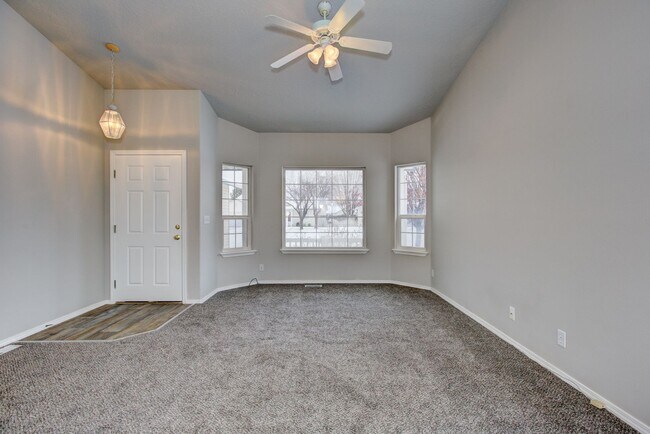 Foto del edificio - Beautiful Home with Updates and Great Loca...