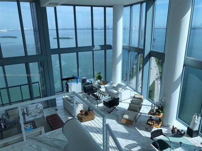 Foto del edificio - 601 NE 36th St