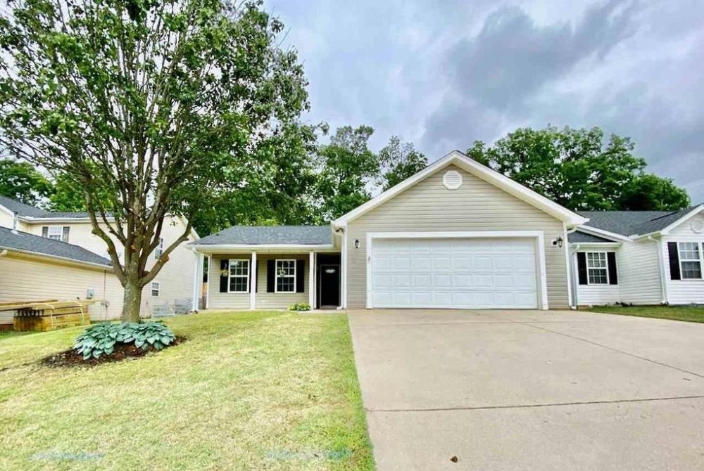 Primary Photo - 4 Falcon Ridge Way, Greer, SC 29650