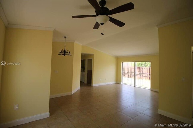 Building Photo - 18866 NW 63rd Ct Cir  18866 Hialeah FL 33015