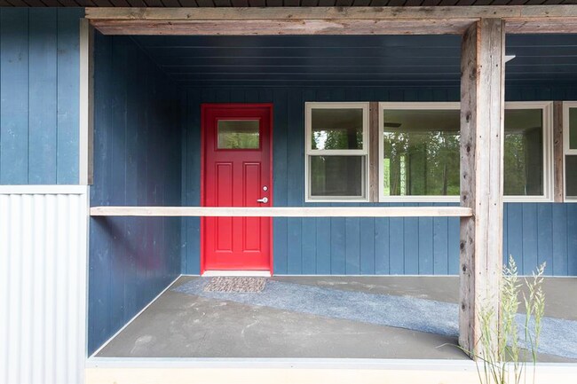 Building Photo - Gorgeous Whitefish Home