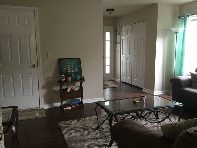 Foto del edificio - 3 br, 2 bath House - 343 W MAIN STREET