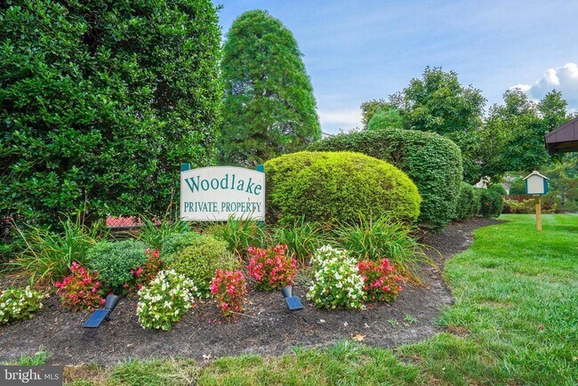 Foto del edificio - 166 Woodlake Dr