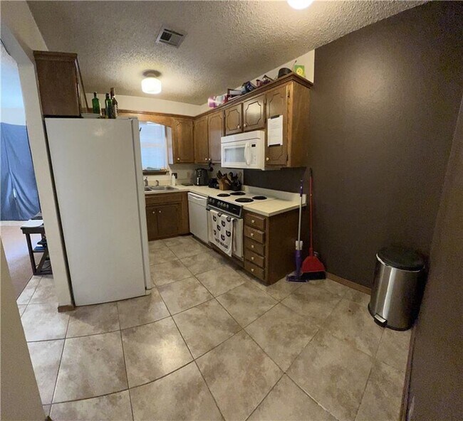 1326 Meadow Ln, Weatherford, OK 73096 Townhome Rentals in Weatherford