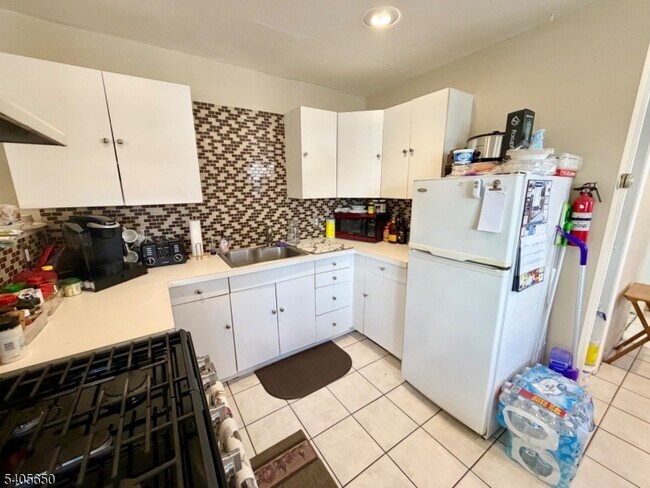 Building Photo - 336 Bloomfield Ave