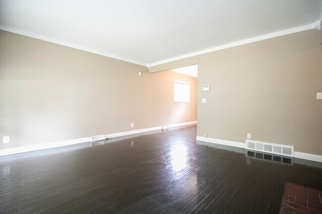 Foto del edificio - 826 Mackow Dr