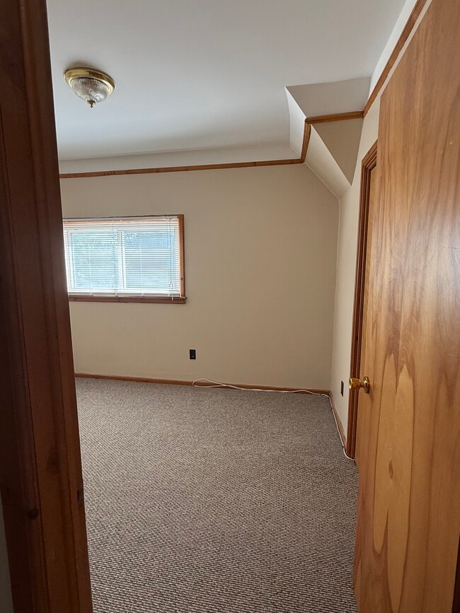 Building Photo - 466 Elm St