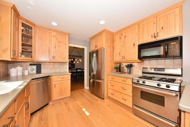 Foto del edificio - 5405 W Hillcrest Dr