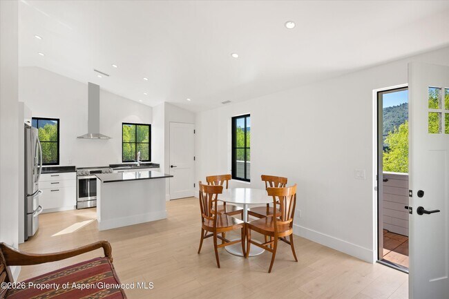 Foto del edificio - 30 St Finnbar Farm Rd