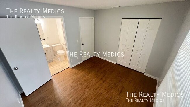 Foto del edificio - 1984 Agora Cir SE