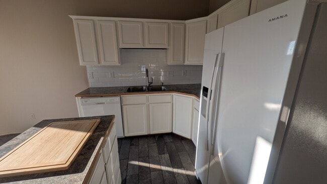 Kitchen - 632 S Lawler Ave