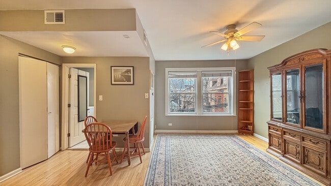 Building Photo - 4240 N Clarendon Ave