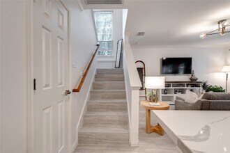 Building Photo - 35 N Walden Elms Cir