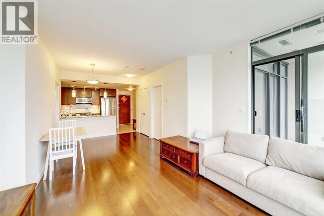 Photo du bâtiment - 6888 Alderbridge Wy