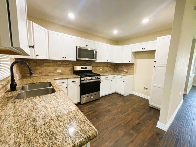 Building Photo - 24514 Sunny Glen Dr