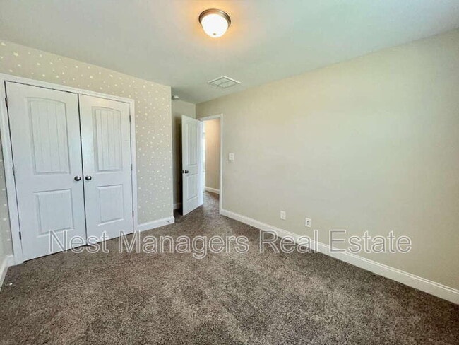 Building Photo - 5344 Debut Ave