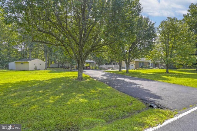 Foto del edificio - 4949 Idlewilde Rd