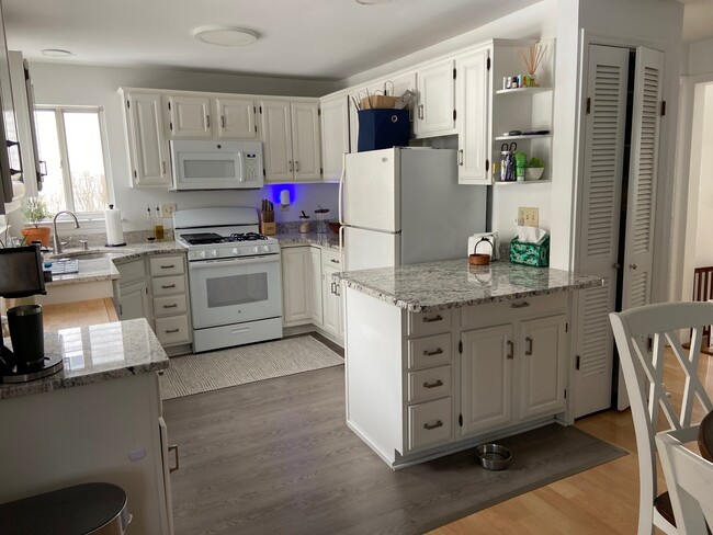 Building Photo - 4 McKendry Ct