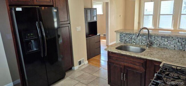 Foto del edificio - 830 Knowles St