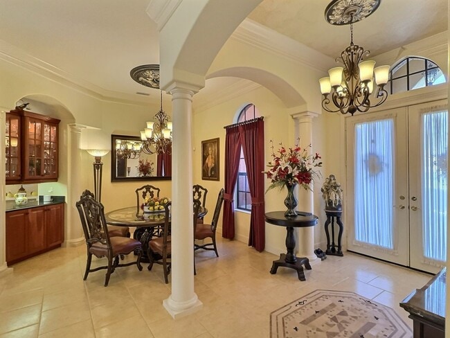 Building Photo - Executive Pool Home In Sarasota