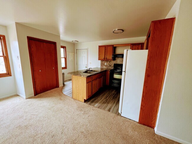 Kitchen/Dining Area - 2619 Kragspough Ct