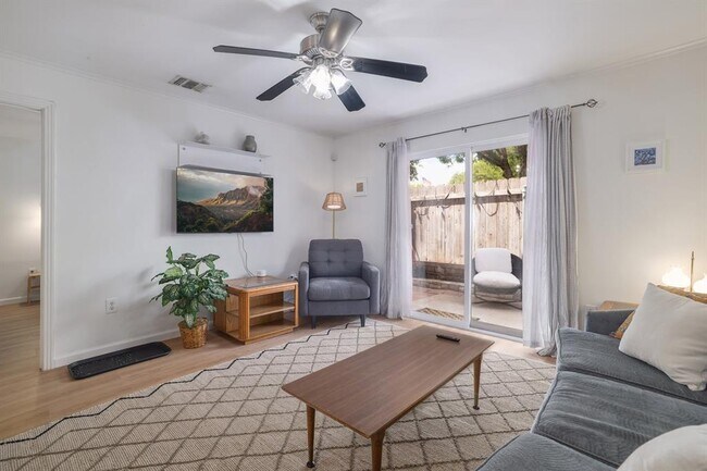 Foto del edificio - 1422 Collier St