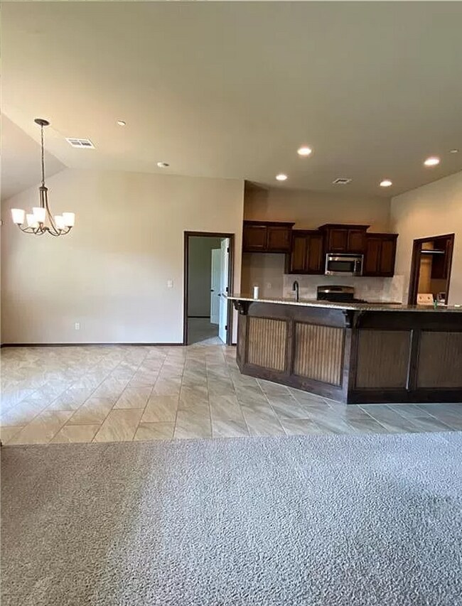 Building Photo - Delightful 3 Bedroom 2 Bathroom Next to a Pond