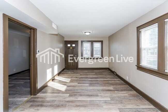 Foto del edificio - 5147 N 58th St
