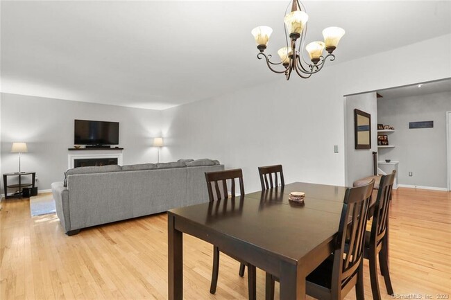 Foto del edificio - 9 Hills Ln