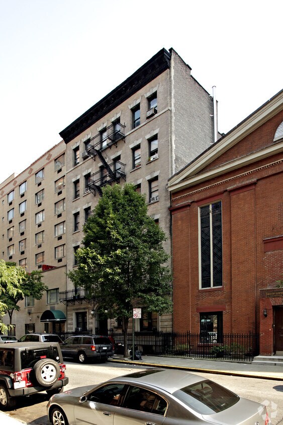 Foto principal - 217 E 27th St