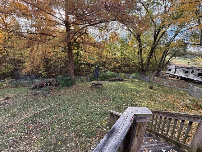 Building Photo - 3 bed, 2 bath, large yard AVAILABLE NOW!