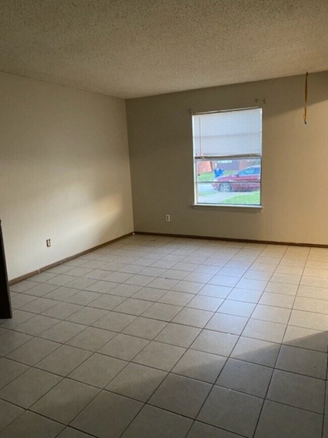 Building Photo - 4415 yorkshire