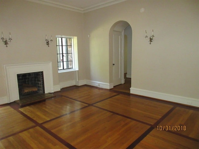 Building Photo - 70 N Monterey St