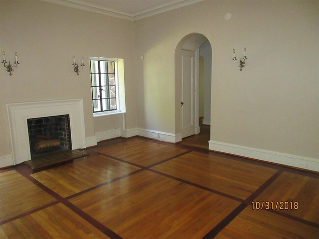 Foto del edificio - 70 N Monterey St