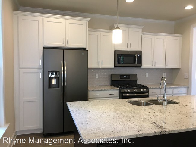 Foto del edificio - 4 br, 2.5 bath House - 409 Bickett Blvd.