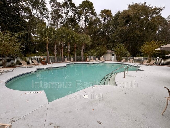 Building Photo - 897 Fording Island Rd