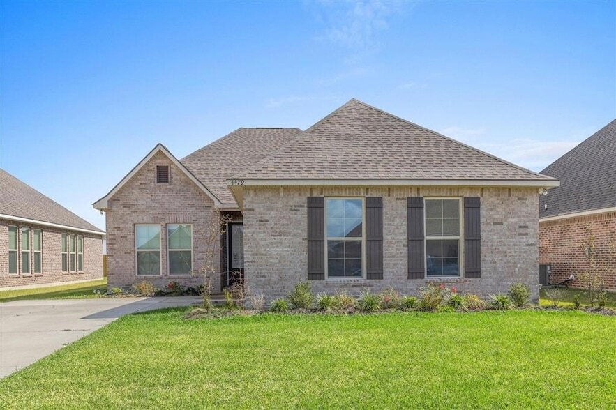 Foto principal - 4479 Lakes Edge Dr