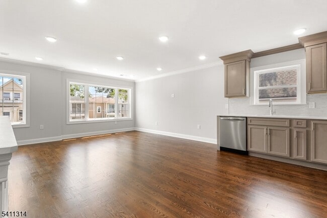 Building Photo - 147 N 15th St